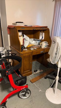 Roll top desk