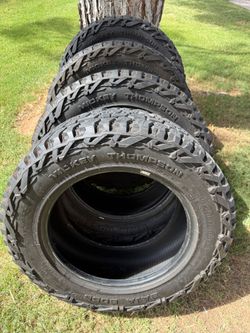 SET OF 4 MATCHING Mickey Thompson Baja Boss A/T LT265/60R18