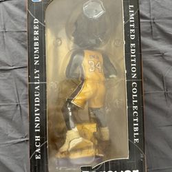 Legends Of The Court - Shaquille O’Neal Bobble Head