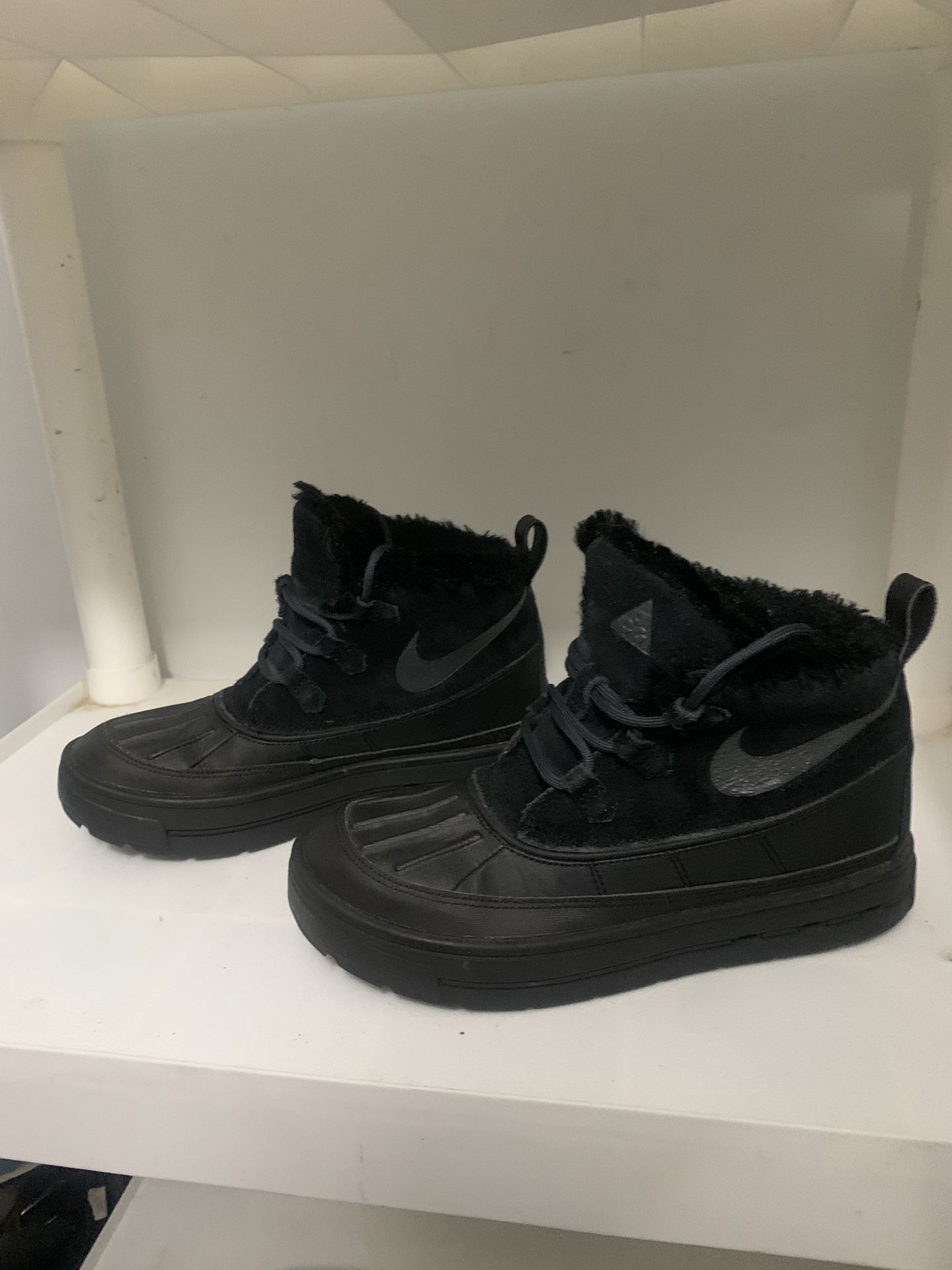 Nike Boots Size 5 1/2 In Youth