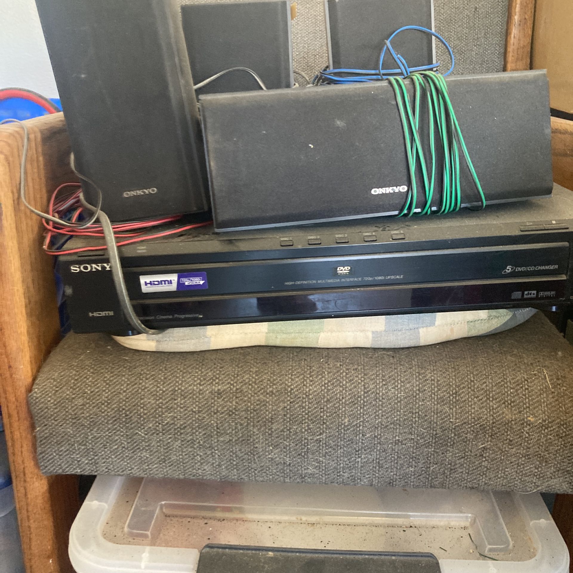 Sony 5 Disk Changer And Speakers 
