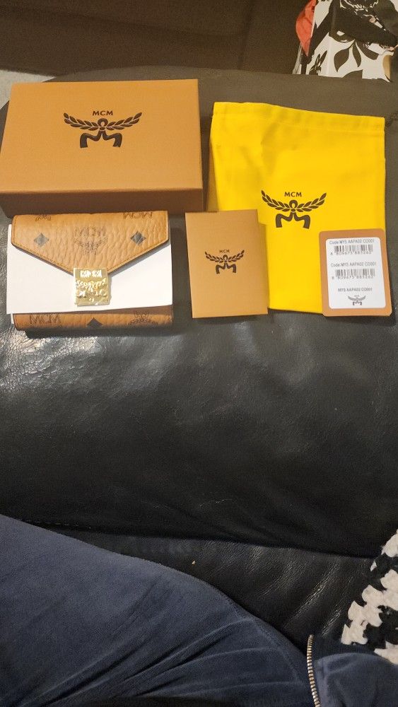 MCM Small Tracy Trifold Wallet