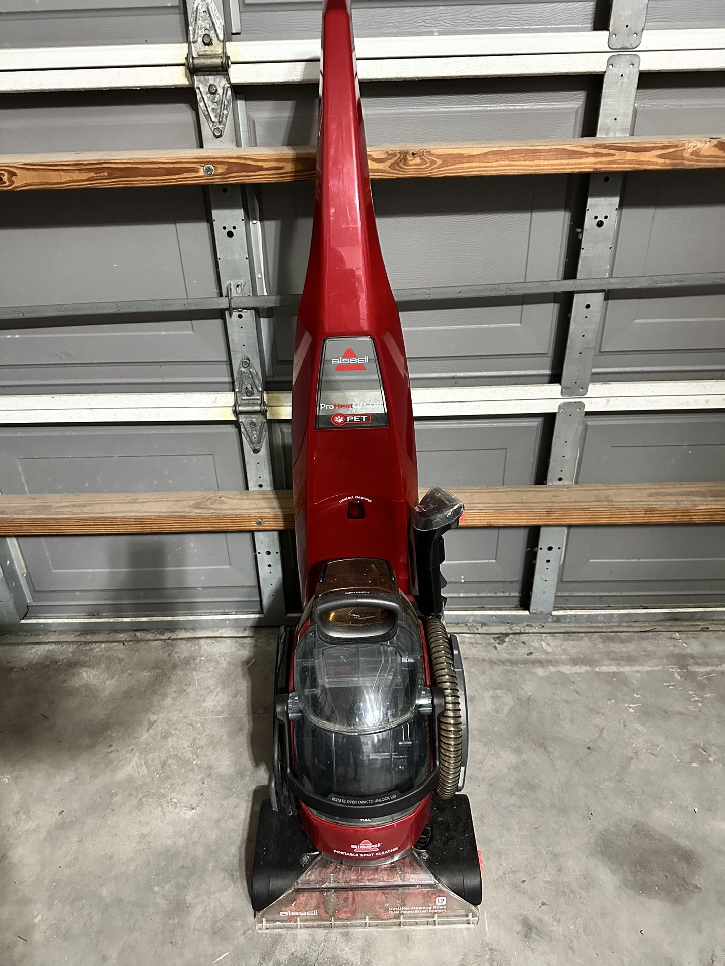 Bissell Pro Heat Lift-Off 2X Pet - Carpet Cleaner - works perfectly - the hose has a little damage