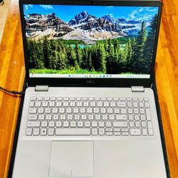 Dell Inspiron 5584 TouchScreen Core i3-8145U 2.30Ghz 8GB 250GB SSD Windows 11
