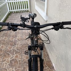 Motobecane Fantom 27.5 Full Suspension Mountain Bike