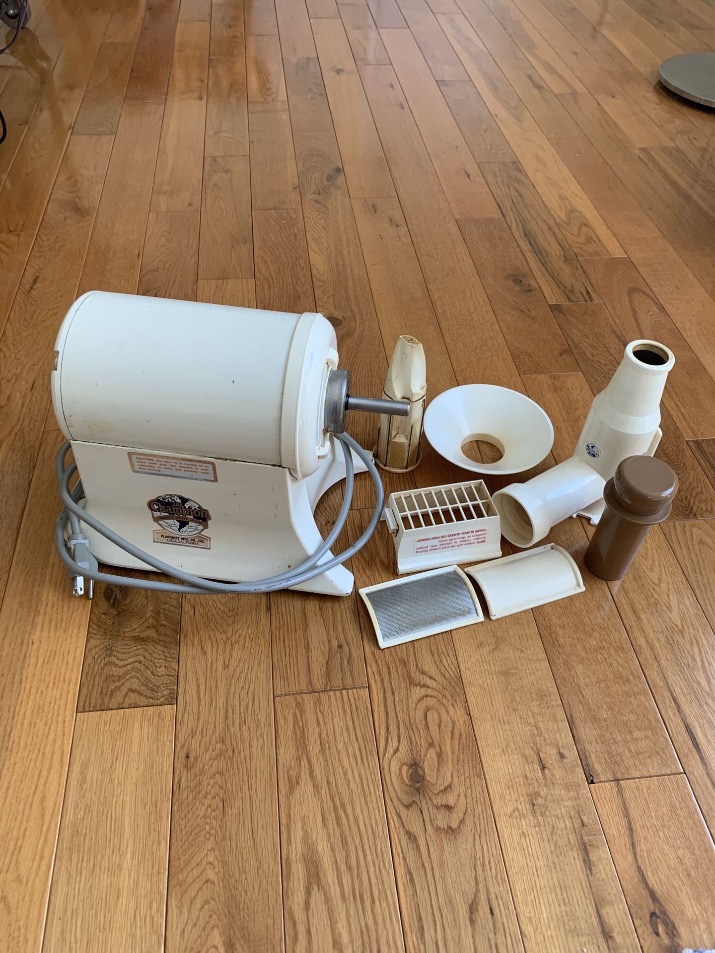 Champion Juicer Commercial World's Finest Model G5-PG-710-PN 1/3 H.P. 1725 RPM