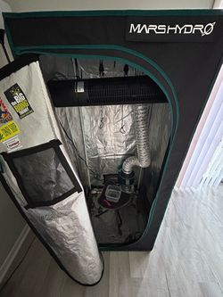 Hydroponic grow tent