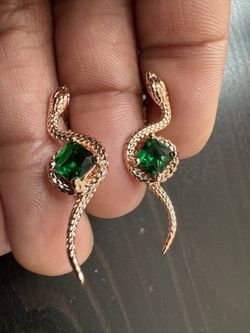 585 14K RG Stamped Rose Gold Mesmerizing Snake Green Gemstone Stud Earrings