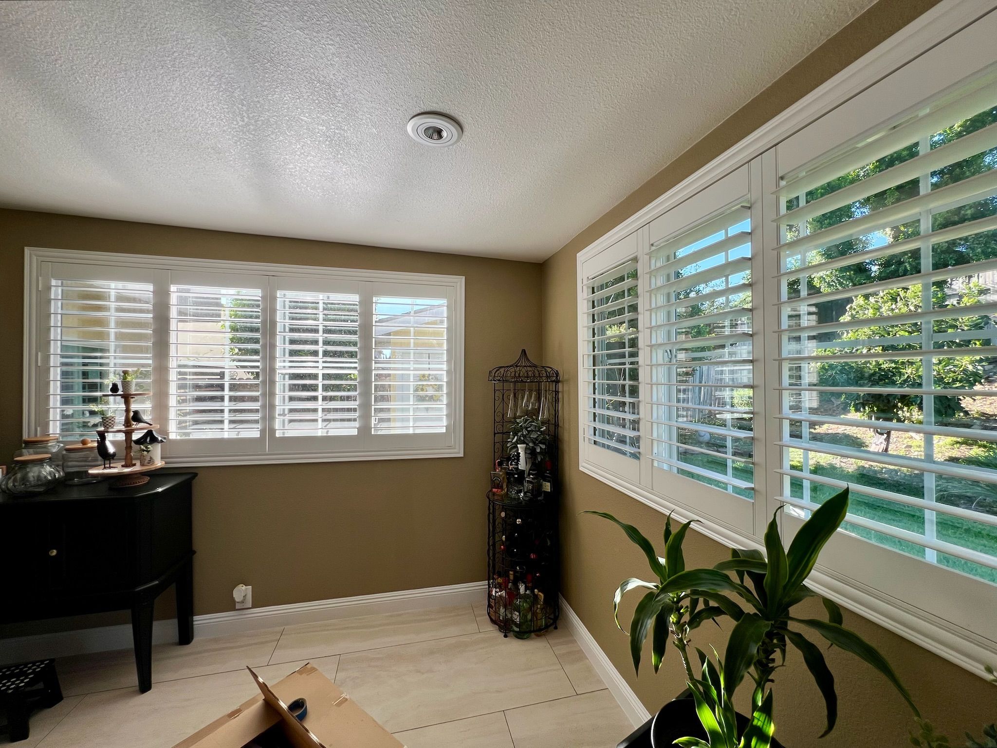 Interior Wood Shutters- Custom, Plantation, Professional Installation, Licensed Company, Window Treatments & Coverings, Persianas De Madera, Espanol