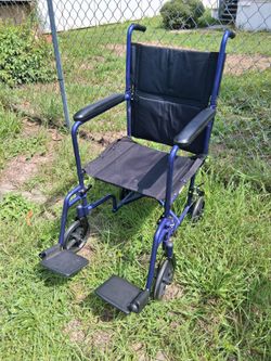 NICE FOLDABLE WHEEL CHAIR
