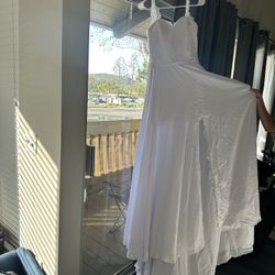 Elegant White Lace Wedding Dress / Bridal Gown Never Been Worn