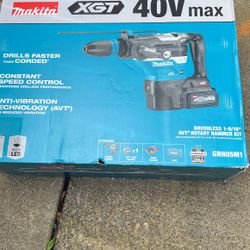 Makita AVT Rotary Hammer Kit. Model GRH05M1