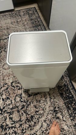 Kohler 13-gallon step trash can