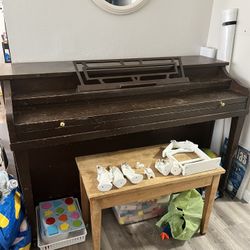 Standing Piano 
