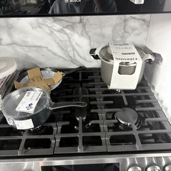 April Blow Out Sale 🚨 Bosch Slide in Gas Stove