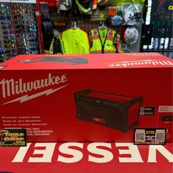 Milwaukee M18 18V Lithium-Ion Cordless Jobsite Radio
