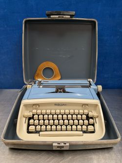 Royal Safari Typewriter