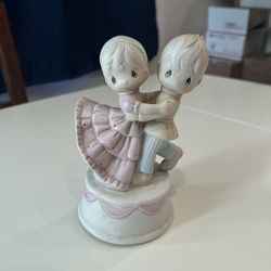 Vintage Precious Moments Rare Unmarked Boy And Girl Dancing Music Box