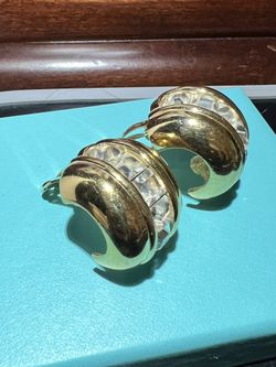 BEAUTIFUL GIVENCHY PARIS NEW YORK GOLD TONE EARRINGS 