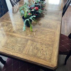 Very Nice Two Leaf Solid Wood Dining Room Table With Five Chairs $200 Or Best Offer