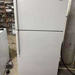 WHIRLPOOL REFRIGERATOR 