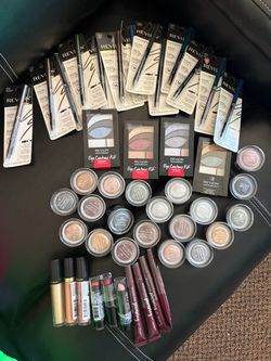 Revlon Makeup Lot – Eyeshadow, Eyeliner & More