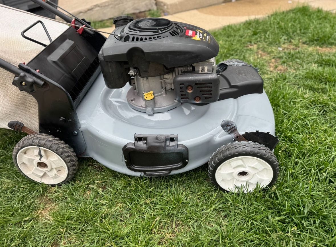 TORO RECYCLER 22” VUT SELF PROPELLED LAWN MOWER