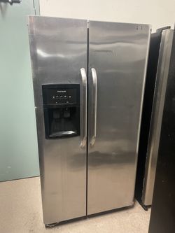 Frigidaire Double Door Refrigerator 