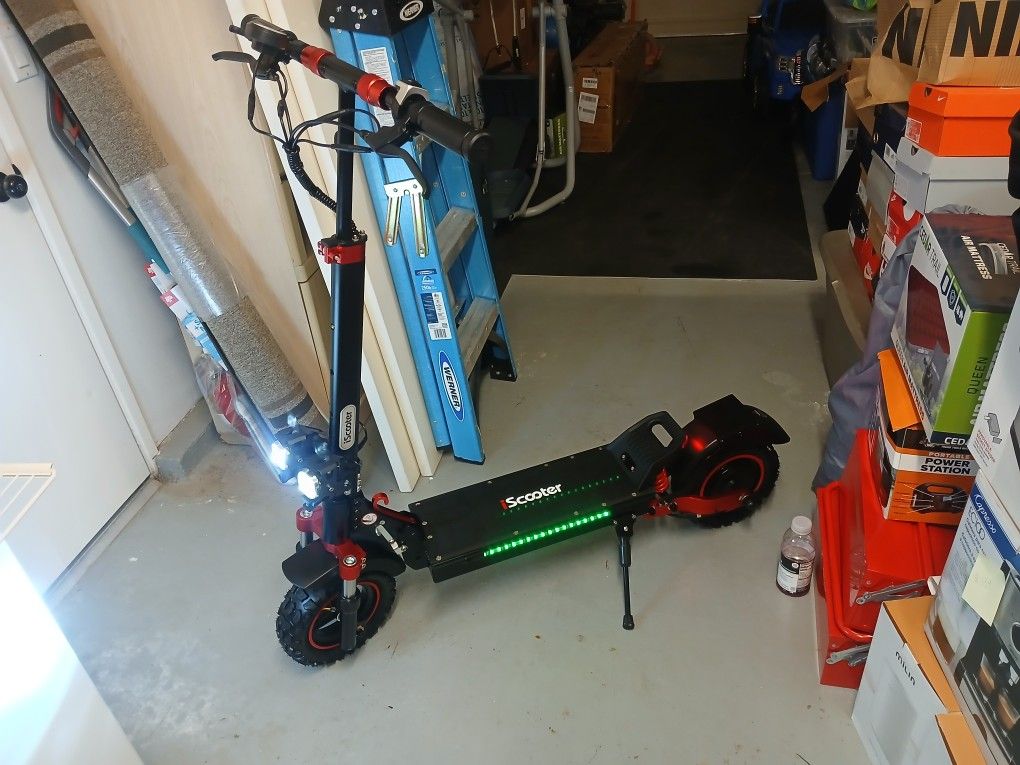 Electric Scooter ix5s 38mph 11"tires Front/rear Shocks Almost New Shoot Offers