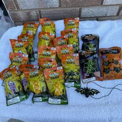 20 Glow In The Dark Pendant Necklace Brand New With Bonus 1 Pack Of 4 Glow Rings!!