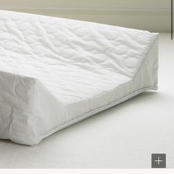 RH Changing Pad With 2 Covers (dove & White) 