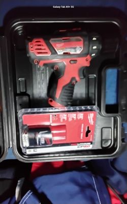 Milwaukee drill m12