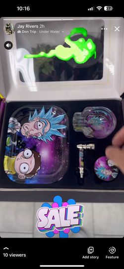 Weed Tray  Grinder And Pipe And Ash Tray 