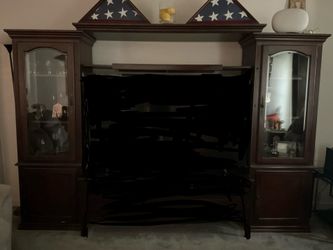 Entertainment center