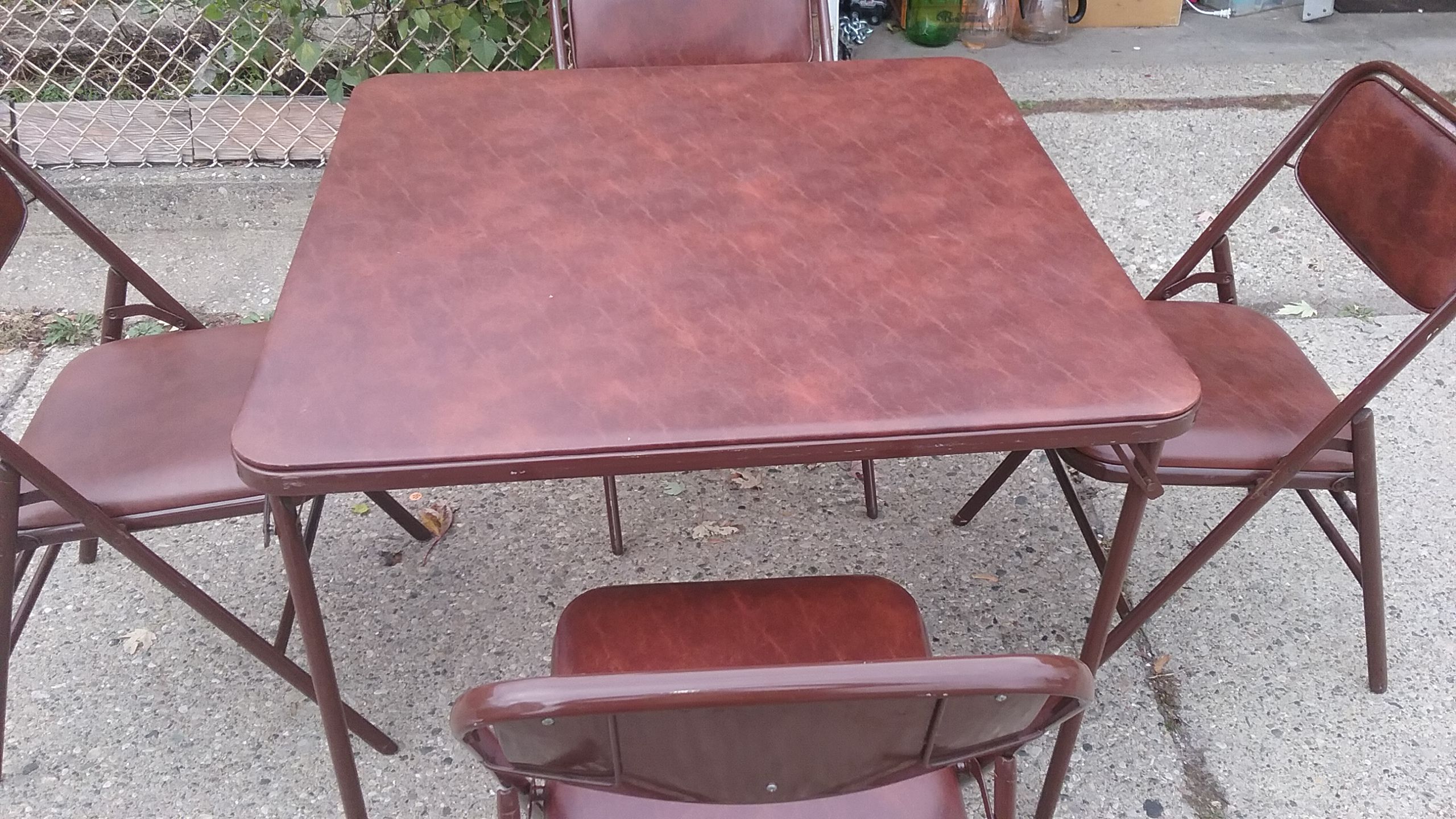 Small square kitchen table with 4 cushy chair