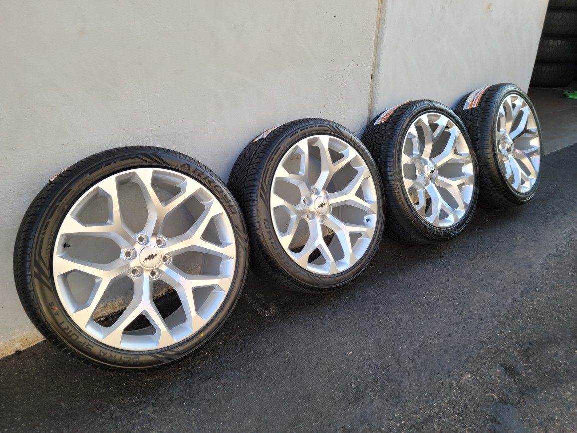 24" GM Snowflakes w/ 305-35 R24 tires 24s