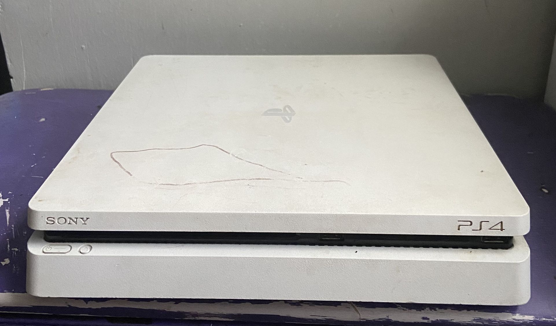 White ps4, No Controller