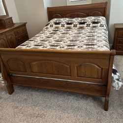Bedroom Set, Queen With Headboard And Footboard 
