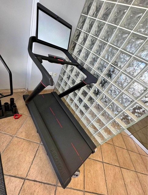 Peloton-treadmill