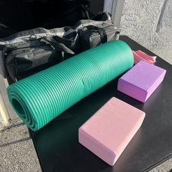 YogaAddict Travel Bag with 70x23” Mat, Zacro Resistance Band and Two Blocks