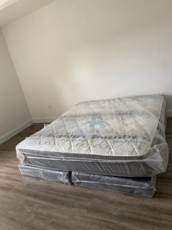 King mattress pillow top and box spring set (2pc - brand new)