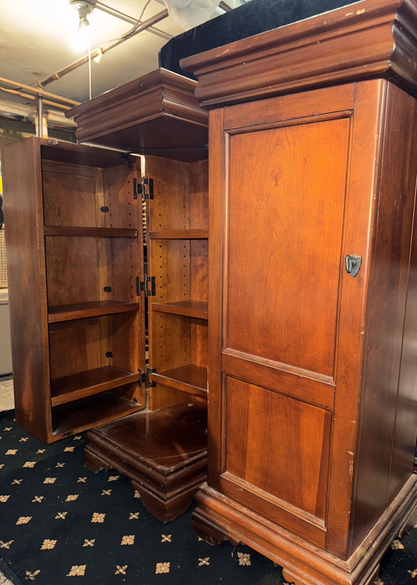 Media/DVD storage cabinet