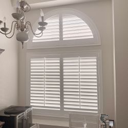 FREE Window Shutters (ESTIMATES & SAME DAY PRICING)- Premium Hard Wood, Plantation Style, Interior Window Treatments. Persianas de Madera. Se Habla Es