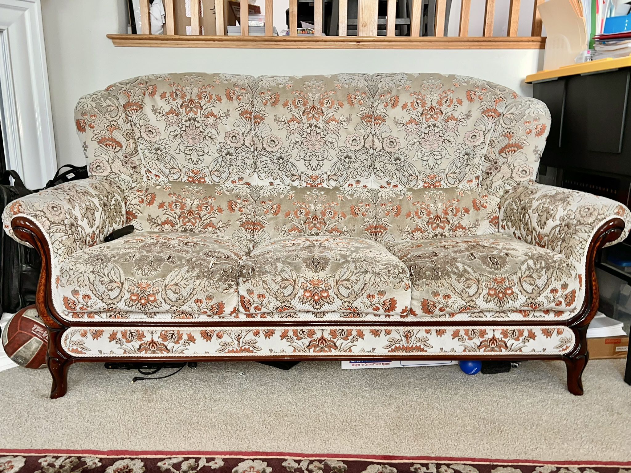 Beautiful Vintage Victorian Style Couch 