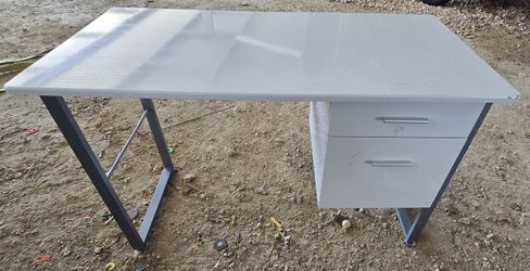 Desk (No Dimensions)