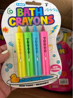 Case of bath crayons