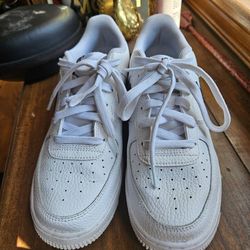 Nike Air Force 1 low sz 6 Y