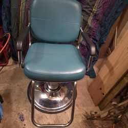 Salon Chairs ×4, 1  Hair Wash Chair, Heat Lamp With 2 Extra Bulbs