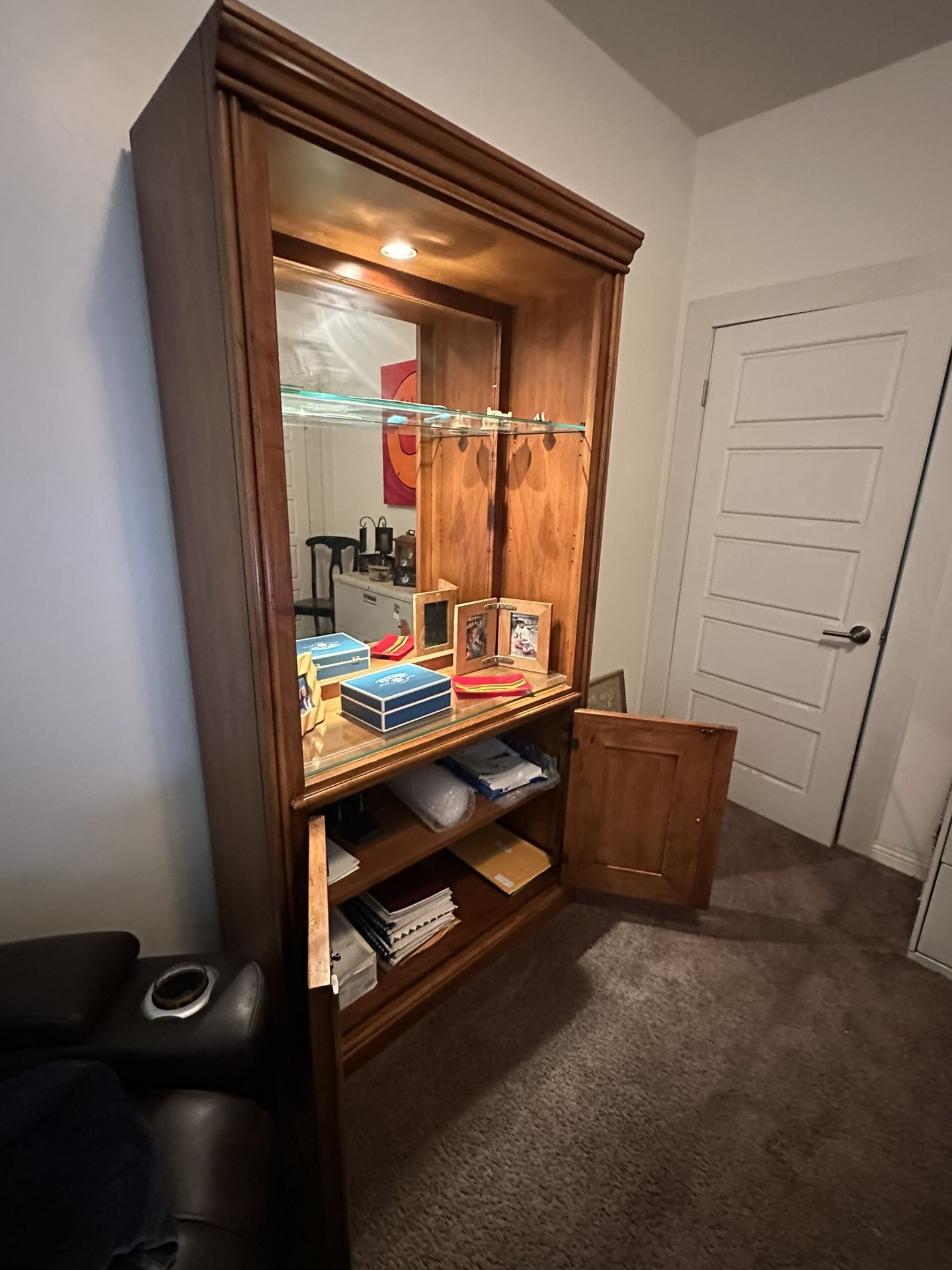 Wall Unit with glass shelves with light