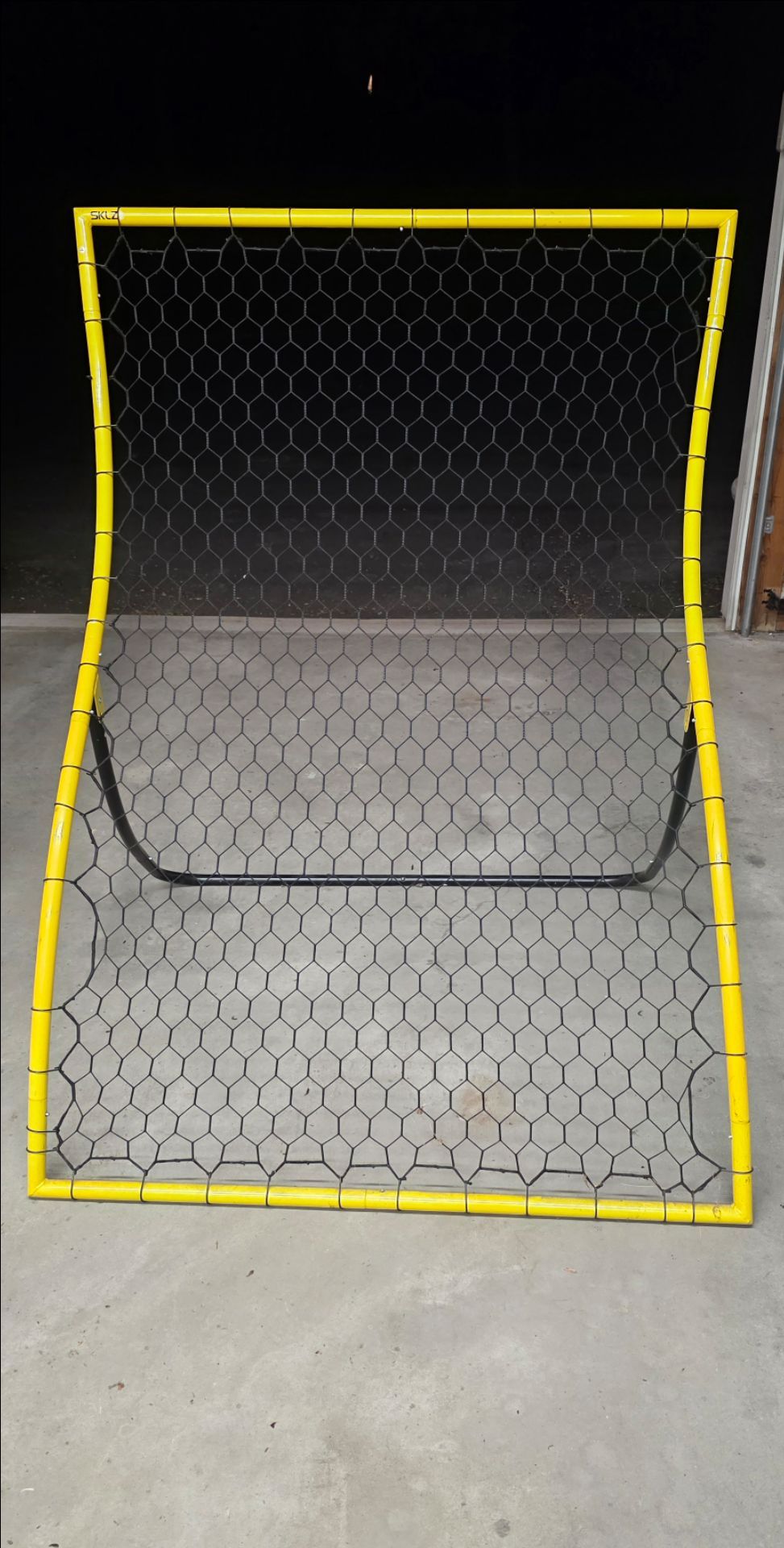 Pitching rebounder